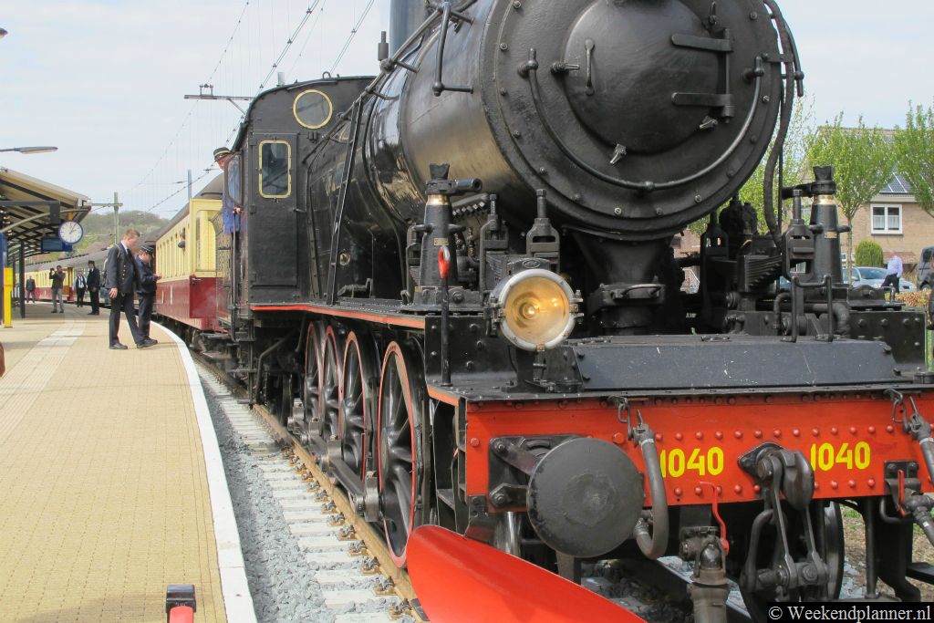 Tussen Kerkrade en Valkenburg rijdt een stoomtrein van de ZSLM. Deze "Miljoenenlijn" gaat door het prachtige landschap van Zuid-Limburg.Tip: De attracties van Zuid-Limburg.